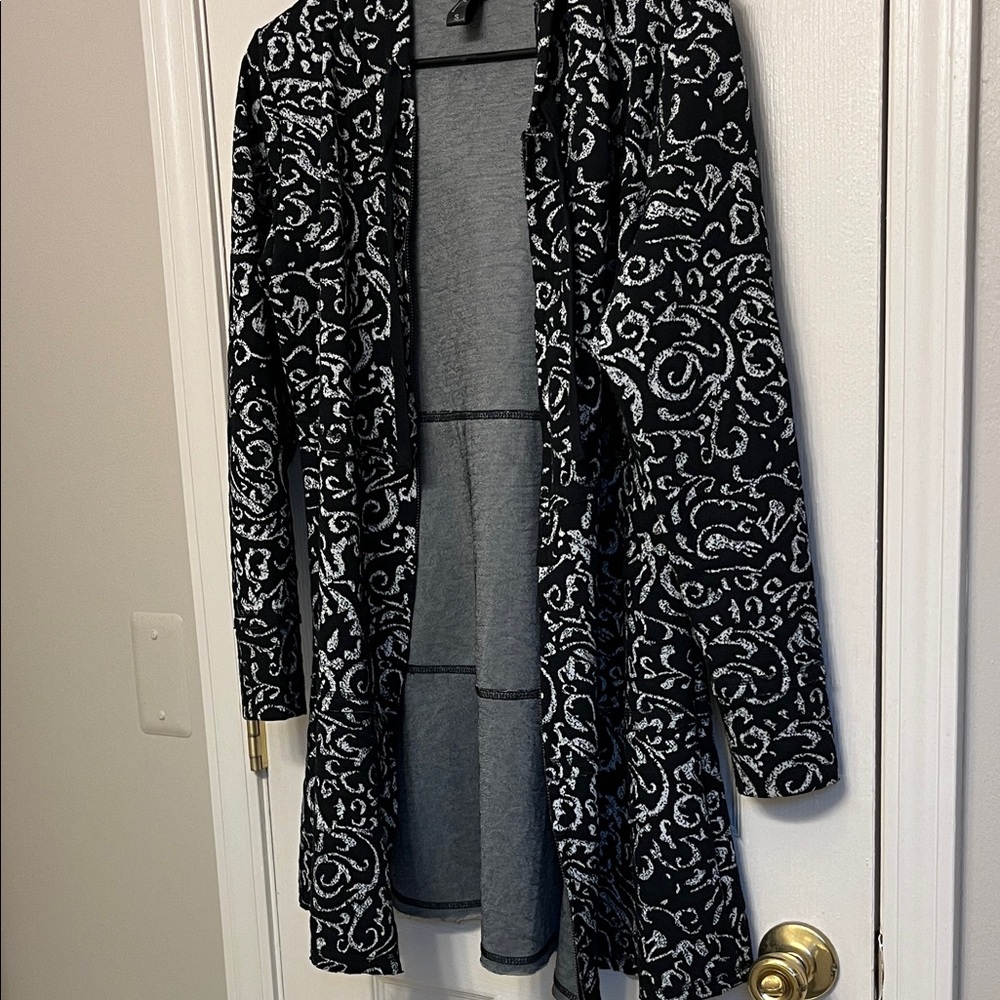 Elegant Black and White Patterned Women's Sweater